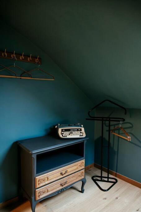 Le Retro Chic - Grand Duplex Pour 6 Dans Le Centre Apartment Liege Luaran gambar