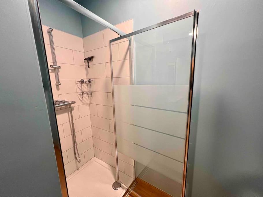 Le Retro Chic - Grand Duplex Pour 6 Dans Le Centre Apartment Liege Luaran gambar