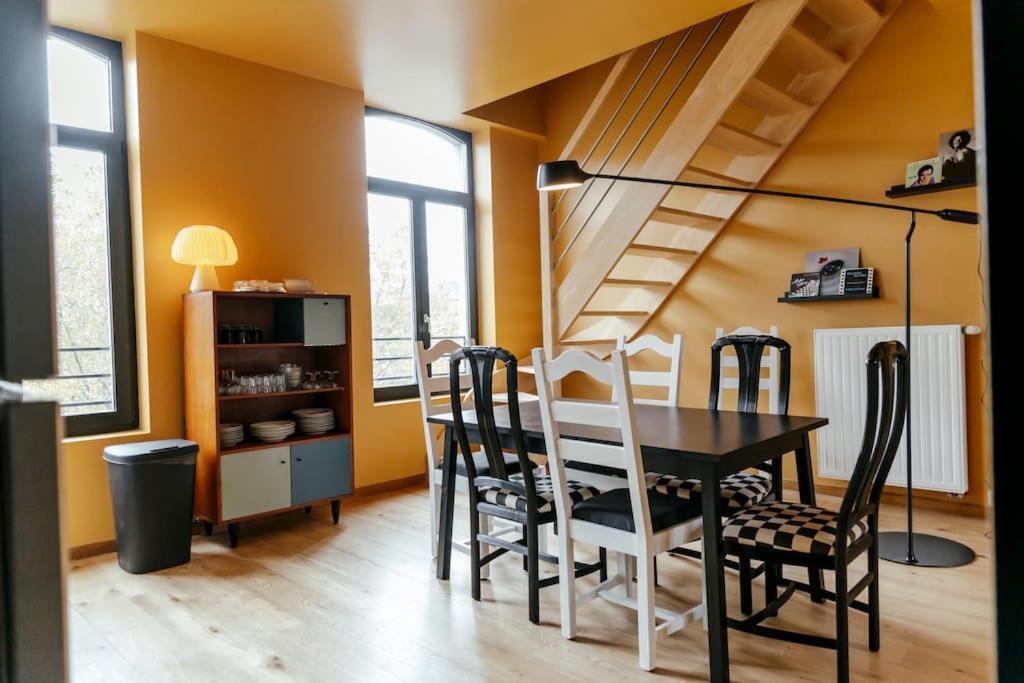 Le Retro Chic - Grand Duplex Pour 6 Dans Le Centre Apartment Liege Luaran gambar