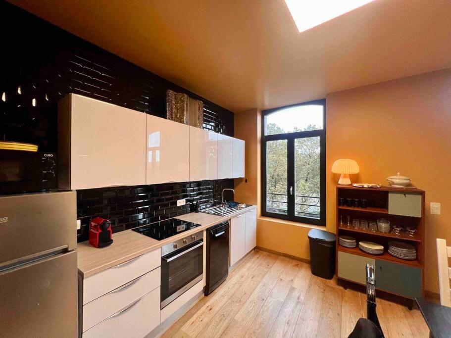 Le Retro Chic - Grand Duplex Pour 6 Dans Le Centre Apartment Liege Luaran gambar